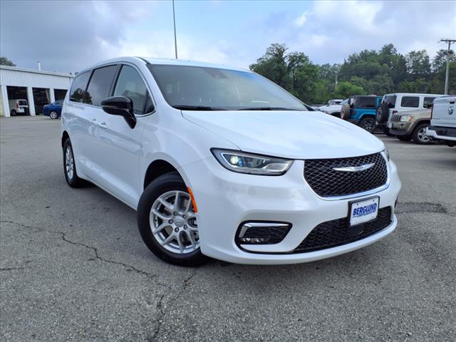 2026 Chrysler Pacifica Select Front-Wheel Drive Passenger Van