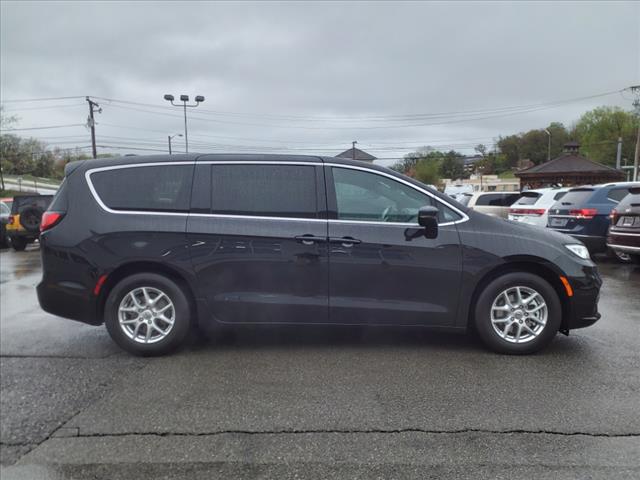 2025 Chrysler Pacifica Select Front-Wheel Drive Passenger Van