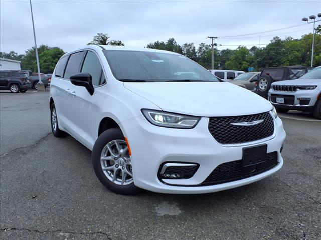 2026 Chrysler Pacifica Select Front-Wheel Drive Passenger