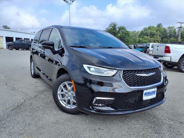 2026 Chrysler Pacifica Select Front-Wheel Drive Passenger Van