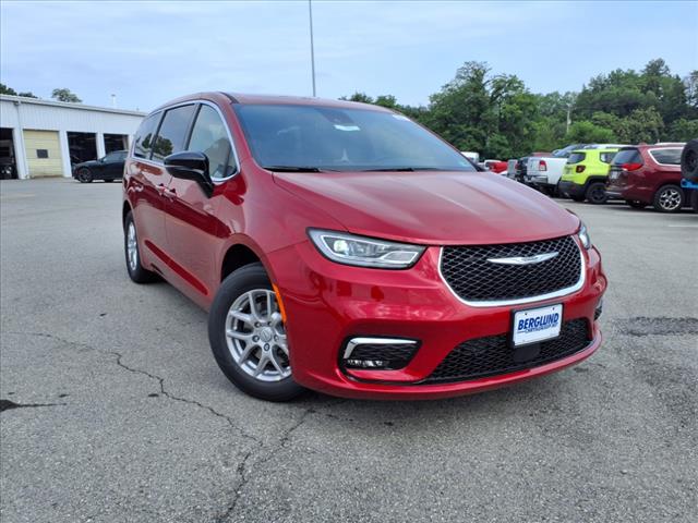 2025 Chrysler Pacifica Select Front-Wheel Drive Passenger