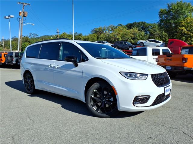 2026 Chrysler Pacifica Select Front-Wheel Drive Passenger Van