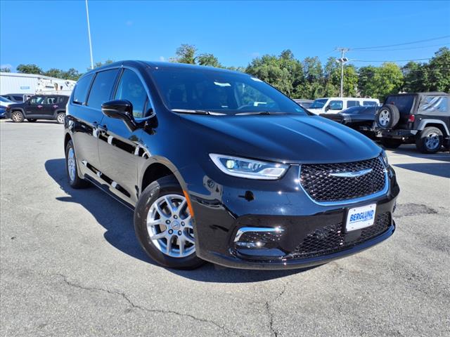 2026 Chrysler Pacifica Select Front-Wheel Drive Passenger