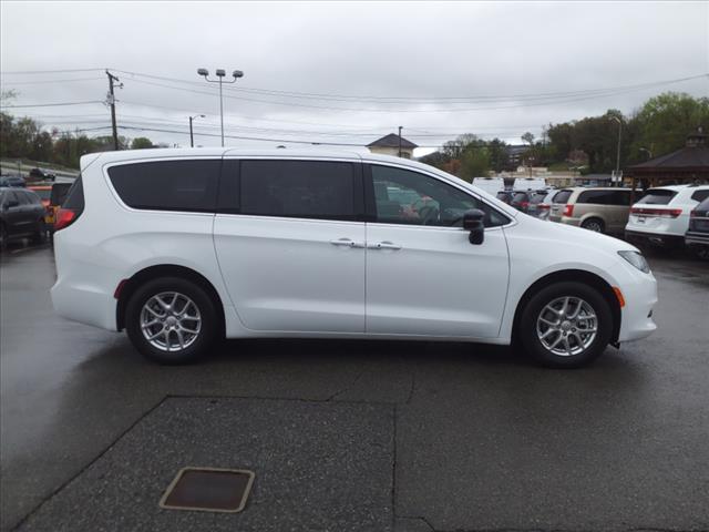 2025 Chrysler Voyager LX Passenger Van