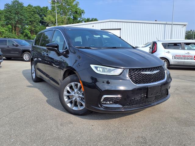 2025 Chrysler Pacifica Select All-Wheel Drive Passenger Van