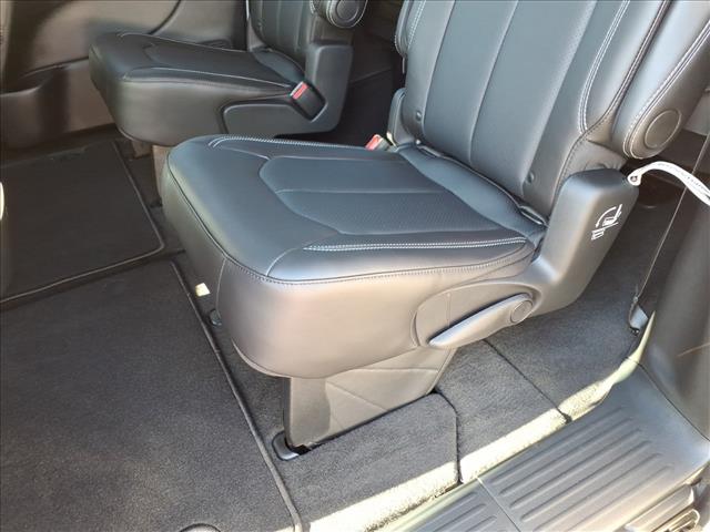 2026 Chrysler Pacifica Select Front-Wheel Drive Passenger Van