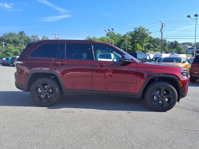 2025 Jeep Grand Cherokee Laredo 4x4