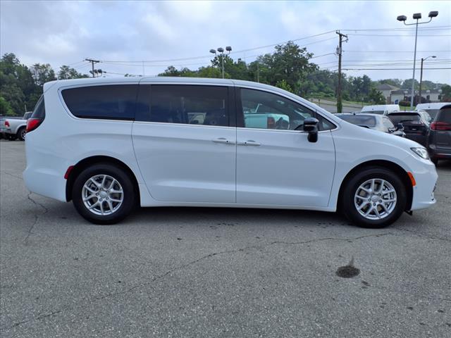 2026 Chrysler Pacifica Select Front-Wheel Drive Passenger Van