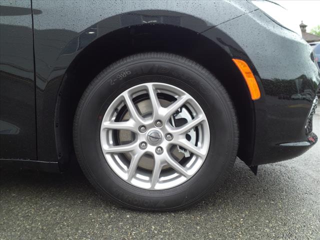 2025 Chrysler Pacifica Select Front-Wheel Drive Passenger Van