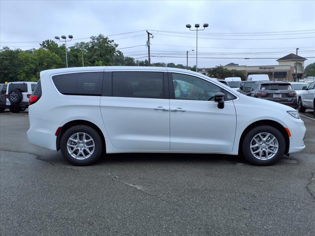 2026 Chrysler Pacifica Select Front-Wheel Drive Passenger
