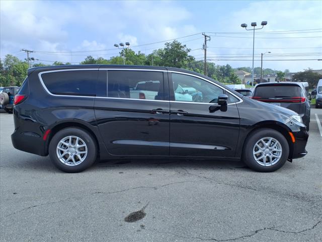 2026 Chrysler Pacifica Select Front-Wheel Drive Passenger Van