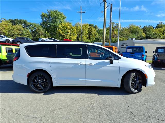 2026 Chrysler Pacifica Select Front-Wheel Drive Passenger Van