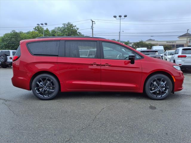 2026 Chrysler Pacifica Limited Front-Wheel Drive Passenger Van
