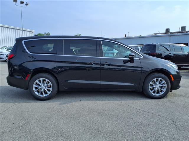 2025 Chrysler Pacifica Select All-Wheel Drive Passenger Van