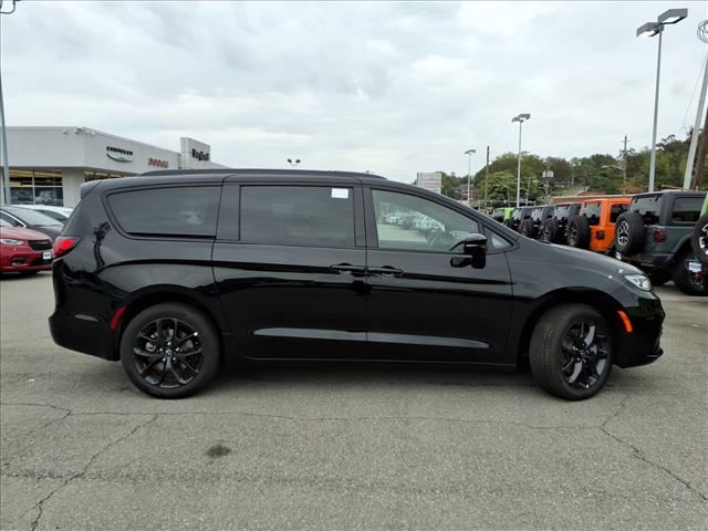 2026 Chrysler Pacifica Limited All-Wheel Drive Passenger Van