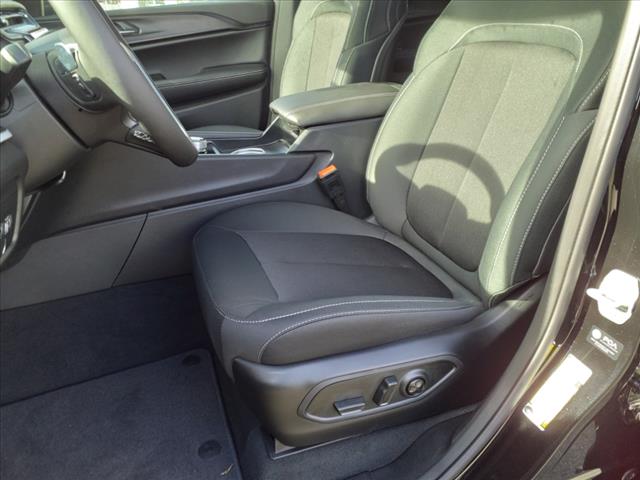 2025 Jeep Grand Cherokee L Laredo X 4x4