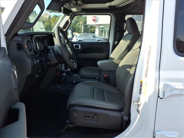 2025 Jeep Gladiator Mojave X 4x4 Crew Cab 5 ft. box