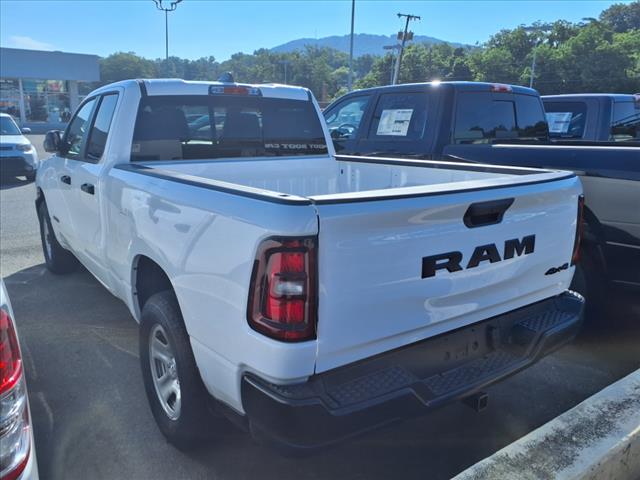2025 RAM 1500 Tradesman 4x4 Quad Cab 140.5 in. WB