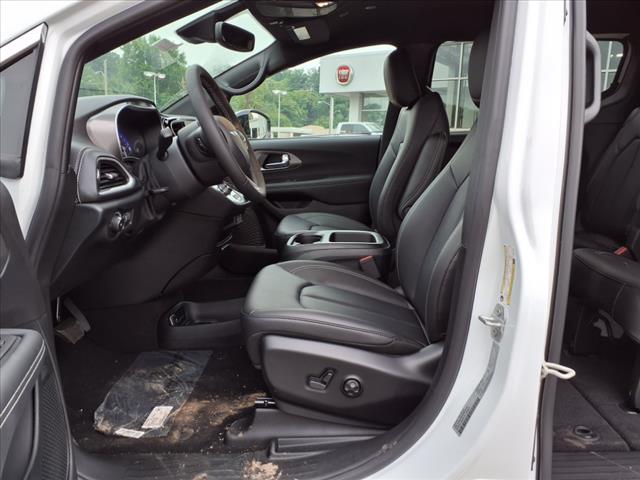2025 Chrysler Pacifica Select Front-Wheel Drive Passenger Van