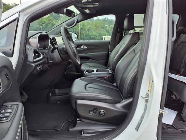 2026 Chrysler Pacifica Select Front-Wheel Drive Passenger Van