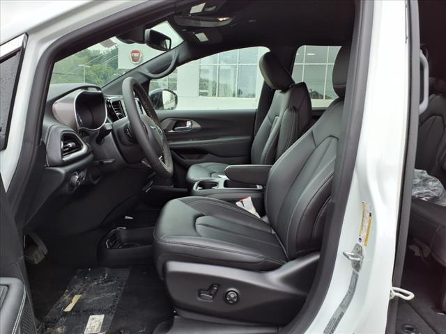 2026 Chrysler Pacifica Select Front-Wheel Drive Passenger