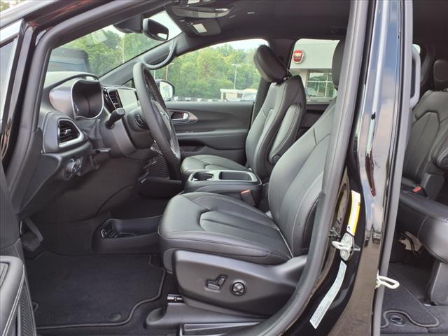 2026 Chrysler Pacifica Select Front-Wheel Drive Passenger Van