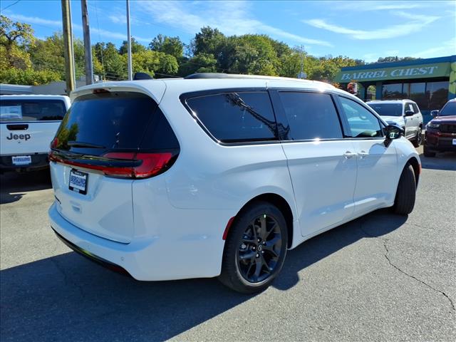 2026 Chrysler Pacifica Select Front-Wheel Drive Passenger Van