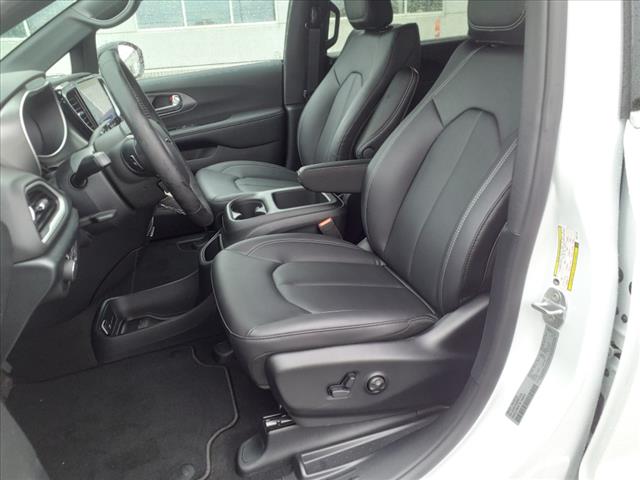 2025 Chrysler Voyager LX Passenger Van