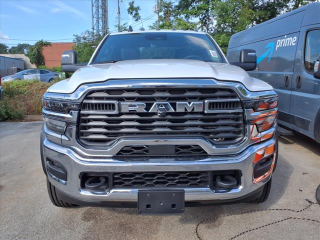 2025 RAM 5500 Chassis Tradesman/Big Horn 4x4 Crew Cab 197.4 in. WB