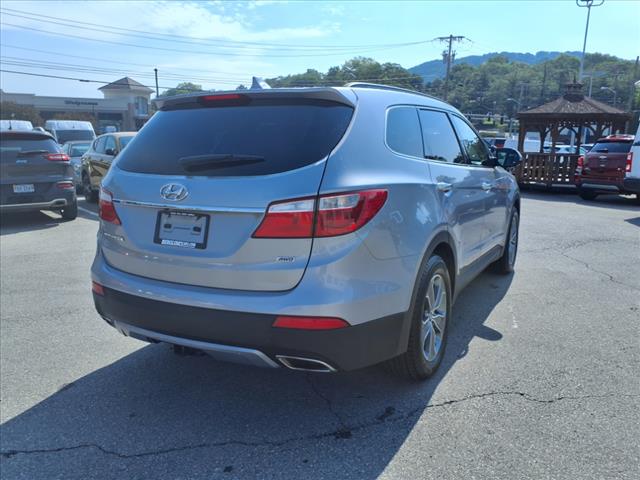 2016 Hyundai SANTA FE SE