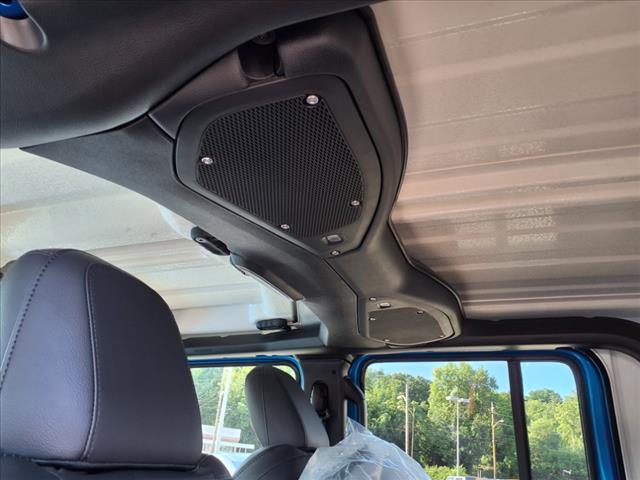 2025 Jeep Gladiator High Tide 4x4 Crew Cab 5 ft. box