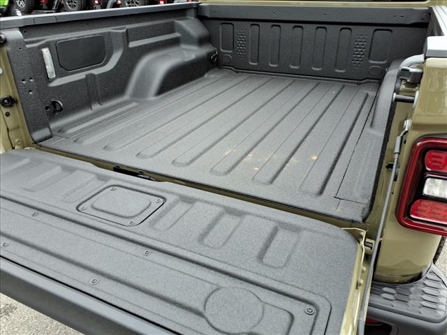 2025 Jeep Gladiator Mojave X 4x4 Crew Cab 5 ft. box