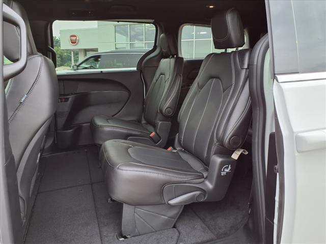2025 Chrysler Pacifica Select Front-Wheel Drive Passenger Van