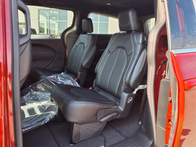 2026 Chrysler Pacifica Select Front-Wheel Drive Passenger