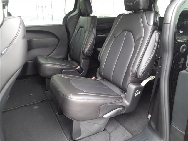 2025 Chrysler Pacifica Select Front-Wheel Drive Passenger Van