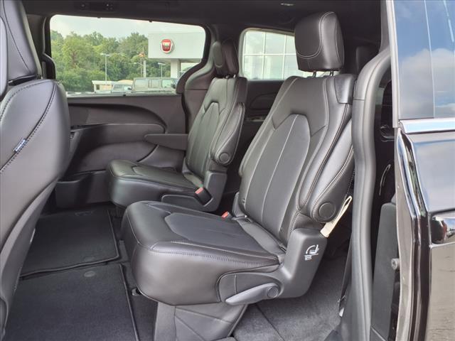 2026 Chrysler Pacifica Select Front-Wheel Drive Passenger Van