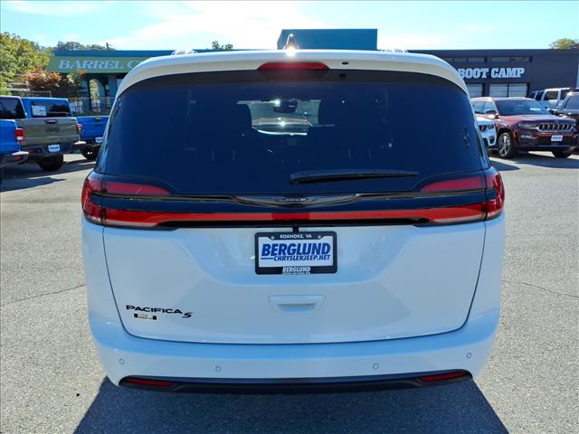 2026 Chrysler Pacifica Select Front-Wheel Drive Passenger Van