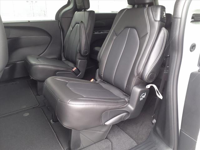 2025 Chrysler Voyager LX Passenger Van