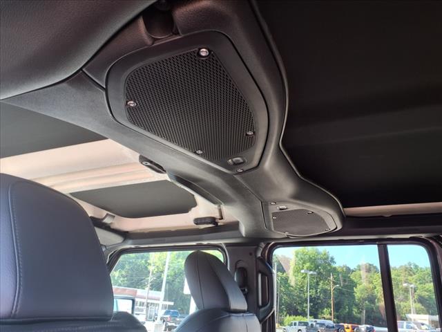2025 Jeep Wrangler Sahara 4x4