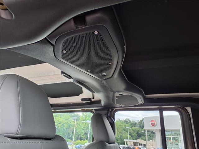 2025 Jeep Gladiator Mojave X 4x4 Crew Cab 5 ft. box