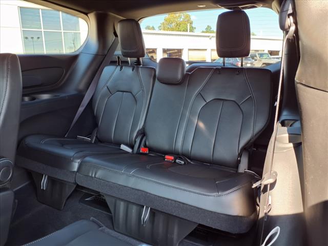 2026 Chrysler Pacifica Select Front-Wheel Drive Passenger
