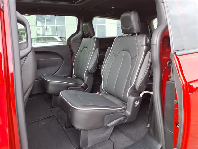 2026 Chrysler Pacifica Limited Front-Wheel Drive Passenger