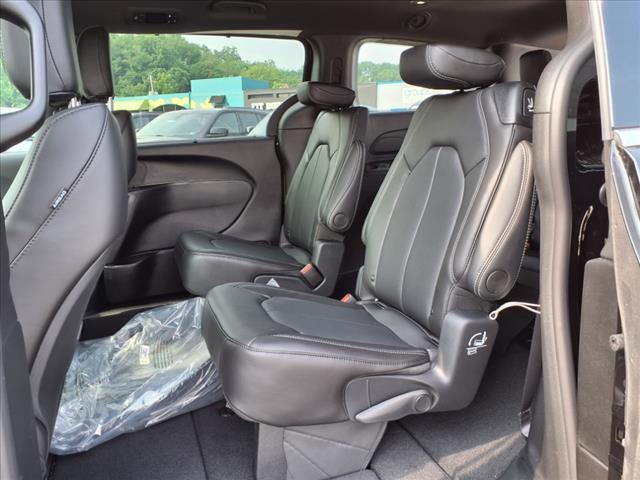 2025 Chrysler Pacifica Select All-Wheel Drive Passenger Van