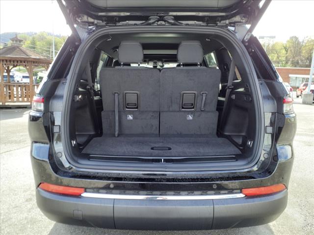 2025 Jeep Grand Cherokee L Laredo X 4x4