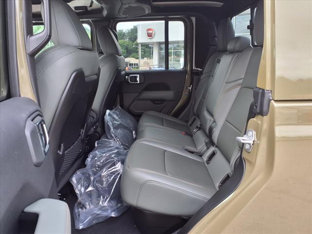 2025 Jeep Gladiator Mojave X 4x4 Crew Cab 5 ft. box