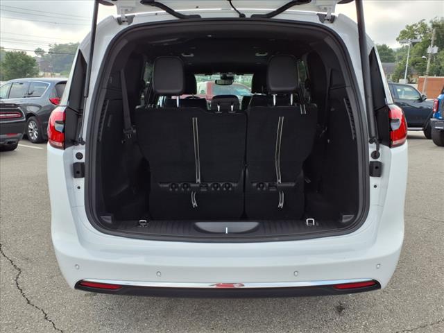 2026 Chrysler Pacifica Select Front-Wheel Drive Passenger Van