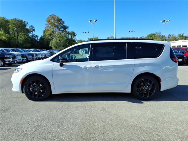 2026 Chrysler Pacifica Select Front-Wheel Drive Passenger Van