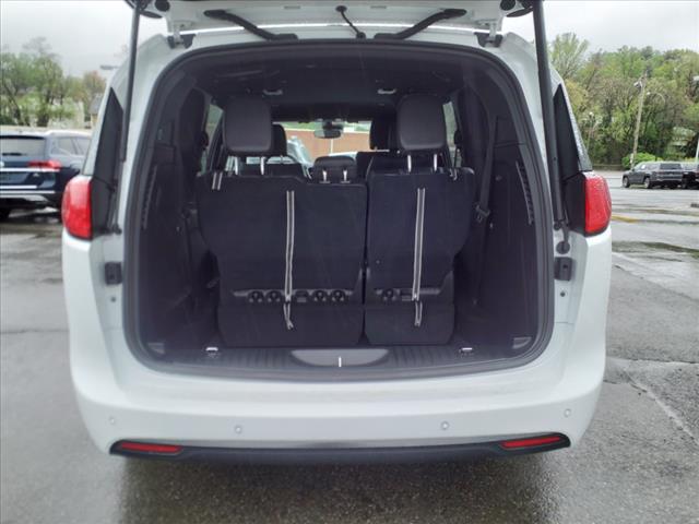 2025 Chrysler Voyager LX Passenger Van