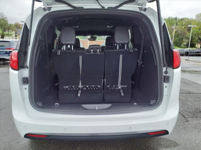 2025 Chrysler Voyager LX Passenger Van