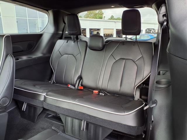 2026 Chrysler Pacifica Limited Front-Wheel Drive Passenger